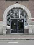 905056 Gezicht op de entree van de voormalige MTS (thans bedrijvencentrum VONDELPARC, Vondellaan 6) te Utrecht.